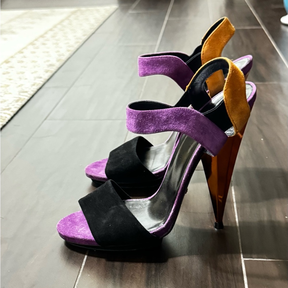 Gucci Purple and Black Heels with Gold Accent light wear